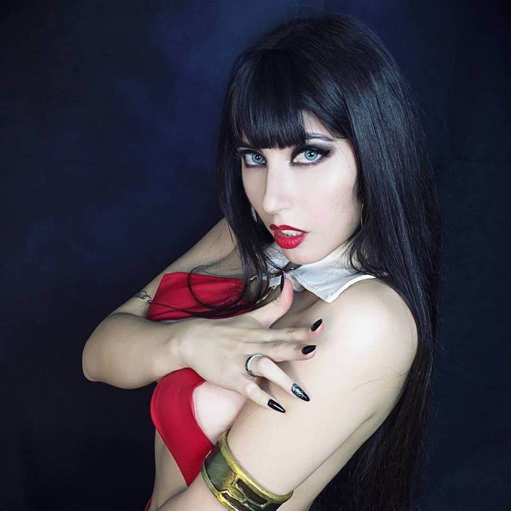 Danielle Vedovelli – Vampirella photo 1-2
