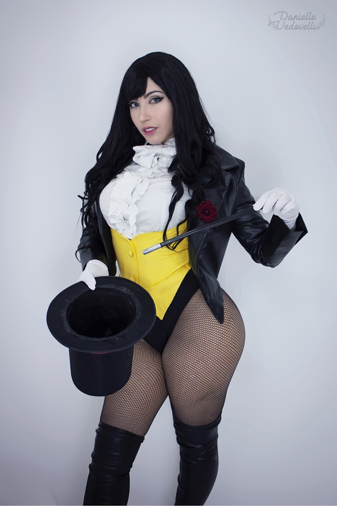 Danielle Vedovelli – Zatanna photo 1-3