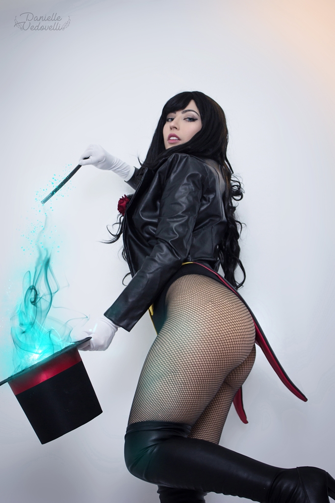 Danielle Vedovelli – Zatanna photo 1-5