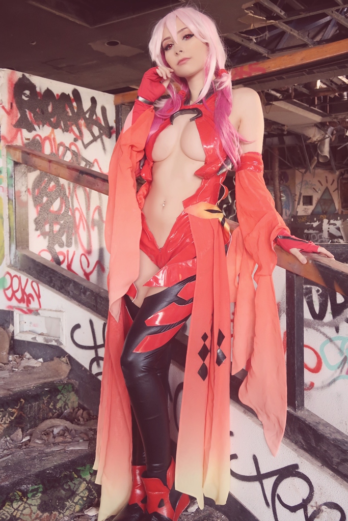 Beke Jacoba – Inori Yuzuriha photo 2-5