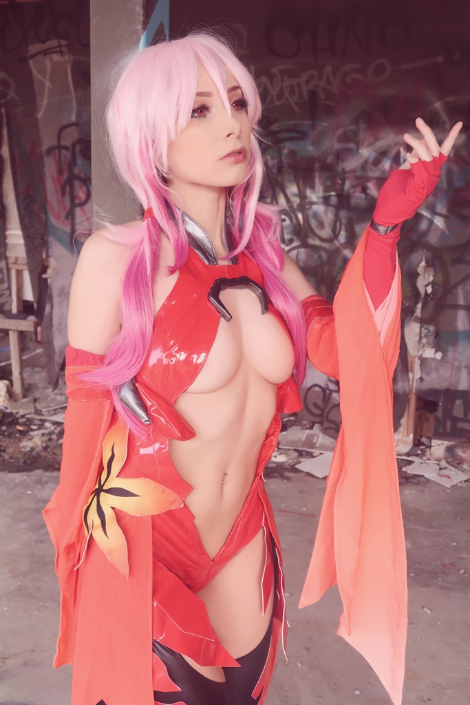 Beke Jacoba – Inori Yuzuriha photo 1-7