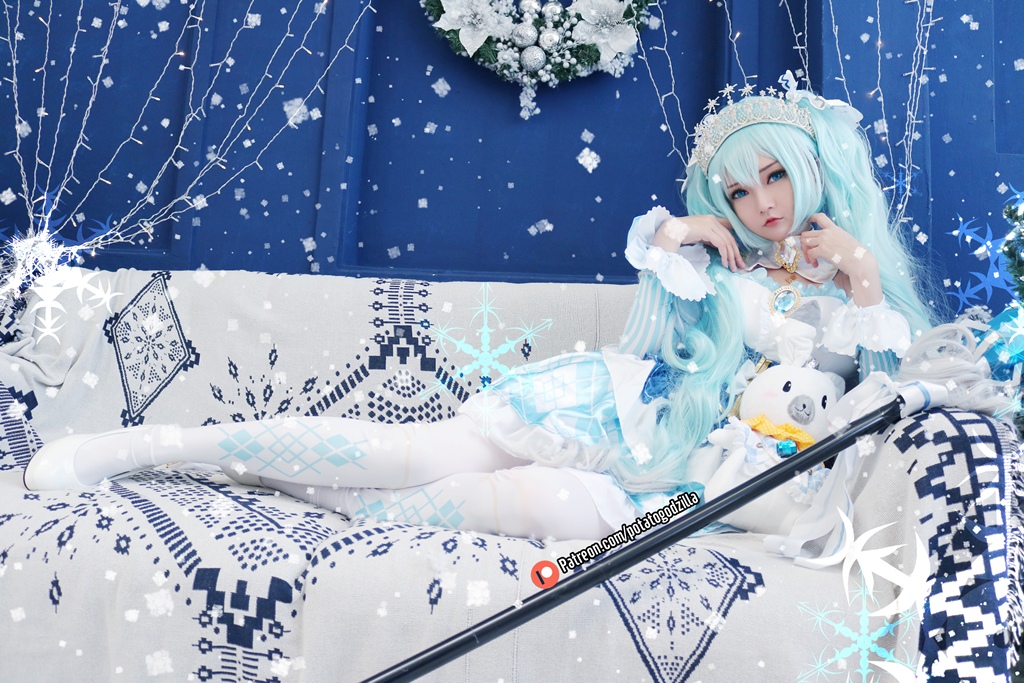 Potato Godzilla – Snow Miku Sexy Cosplay