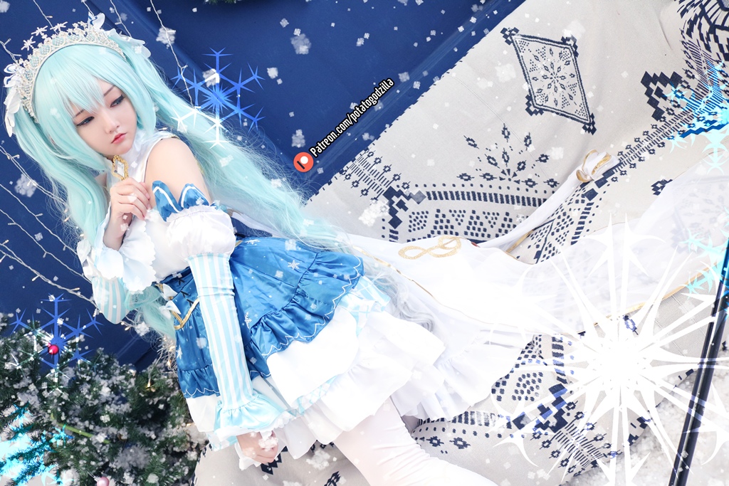 Potato Godzilla – Snow Miku Sexy Cosplay