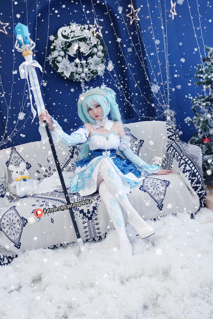 Potato Godzilla – Snow Miku Sexy Cosplay