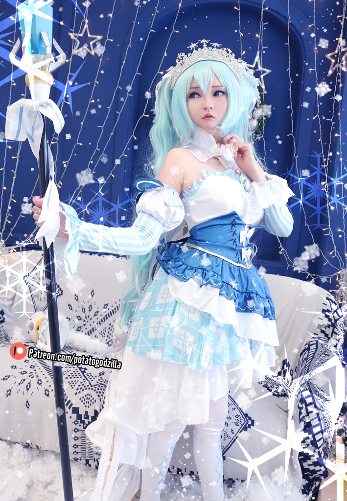 Potato Godzilla – Snow Miku Sexy Cosplay