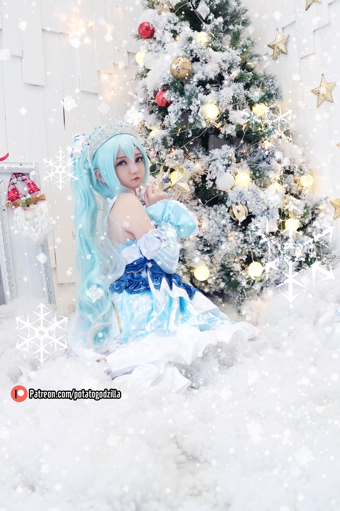 Potato Godzilla – Snow Miku Sexy Cosplay