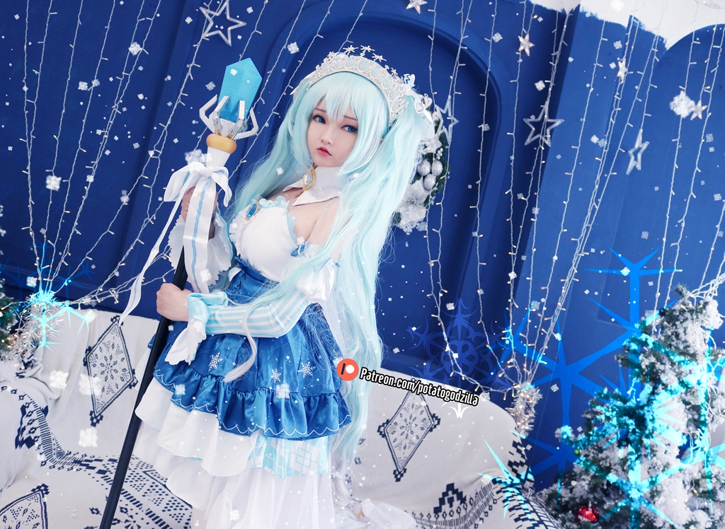 Potato Godzilla – Snow Miku Sexy Cosplay