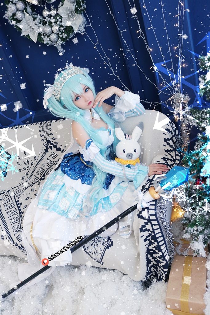 Potato Godzilla – Snow Miku Sexy Cosplay