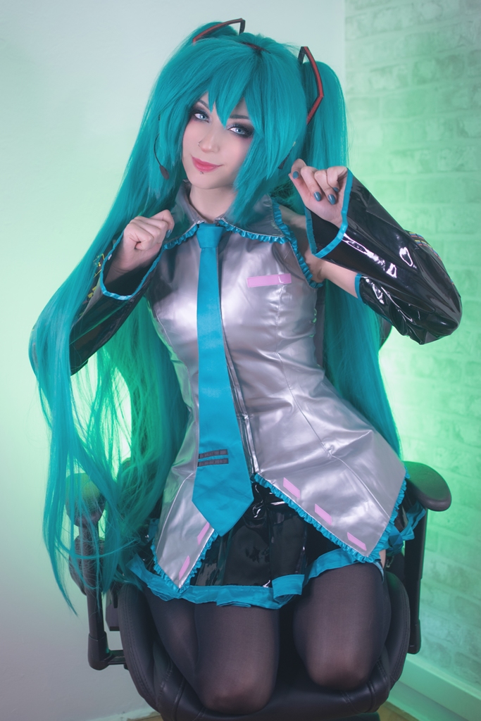 ShiroKitsune – Hatsune Miku photo 1-2