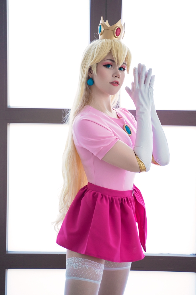 Anastasia Komori – Princess Peach photo 1-10