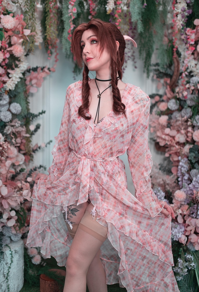 Luxlo Cosplay - Aerith Lingerie - Mitaku