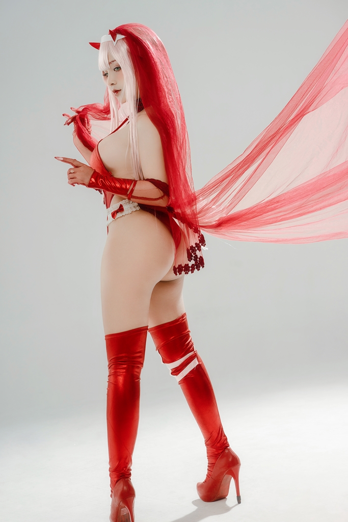 Sayo Momo – Zero Two Wedding Dress photo 1-2