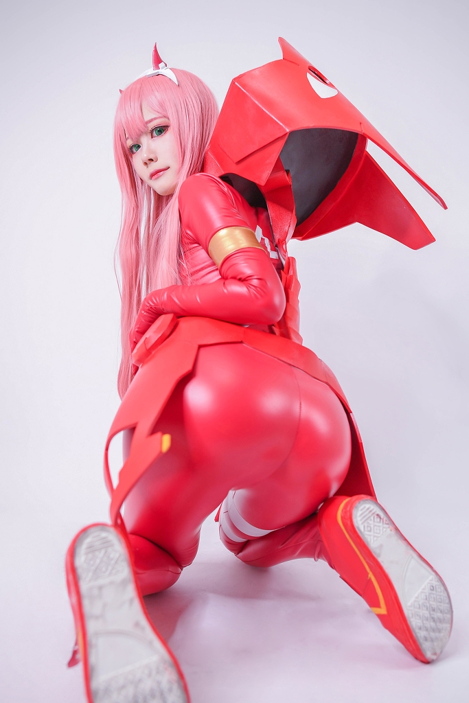 Arty Huang – Zero Two photo 1-13