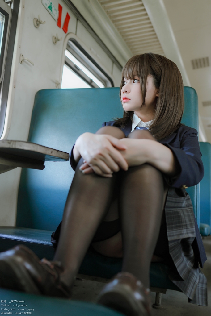 Nyako 喵子 – JK Uniform in Train photo 1-10