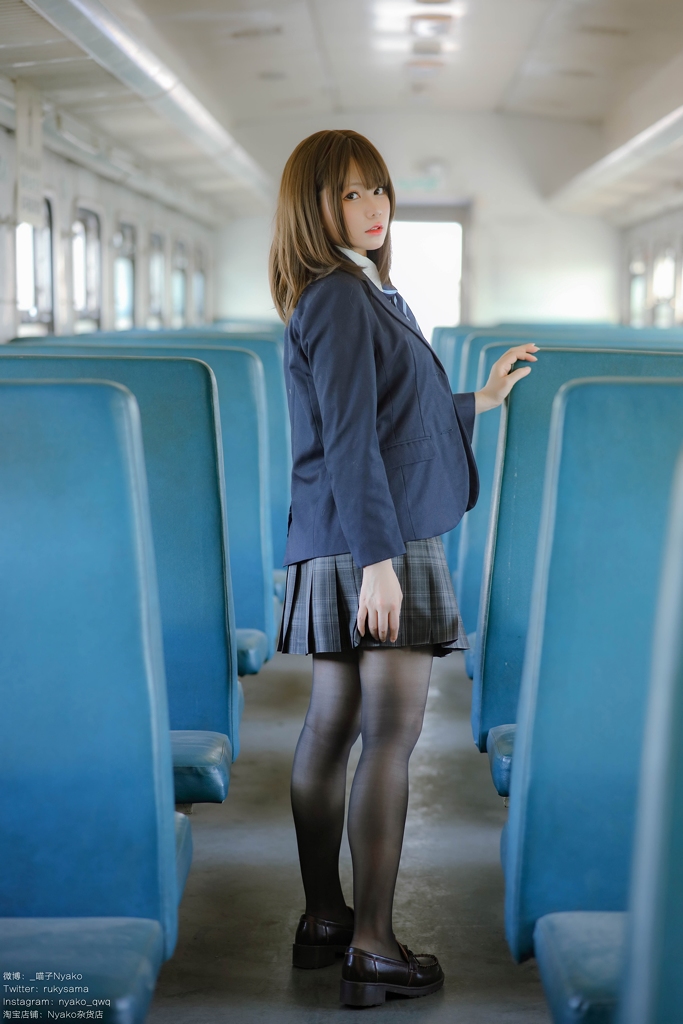 Nyako 喵子 – JK Uniform in Train photo 1-2