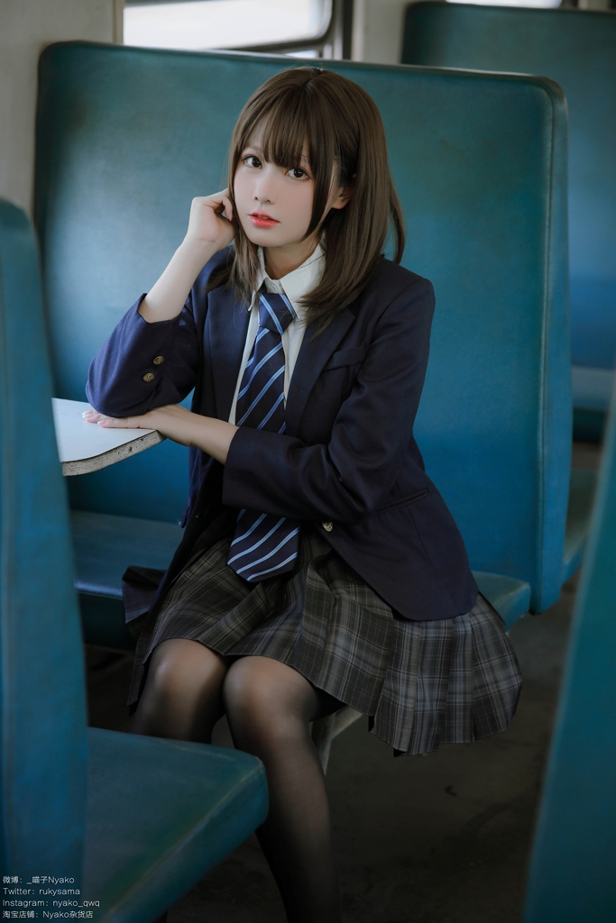 Nyako 喵子 – JK Uniform in Train photo 1-8