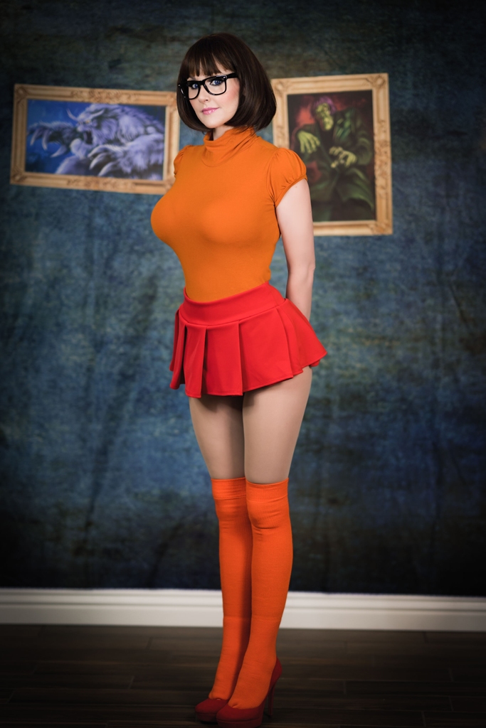 Angie Griffin – Velma Dinkley photo 2-0