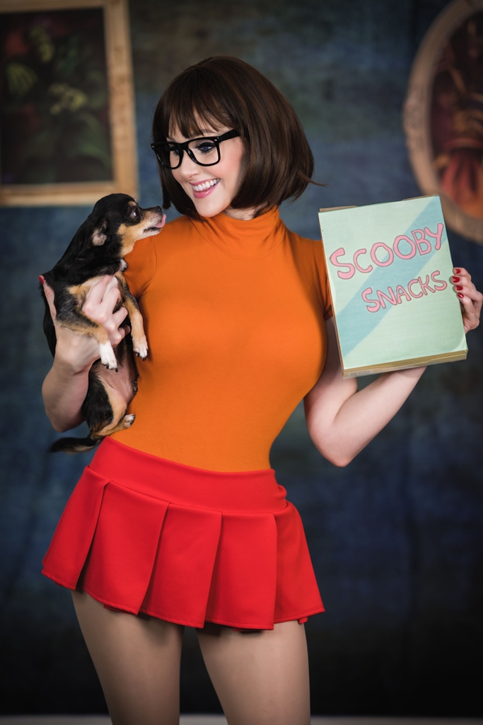 Angie Griffin – Velma Dinkley photo 2-4