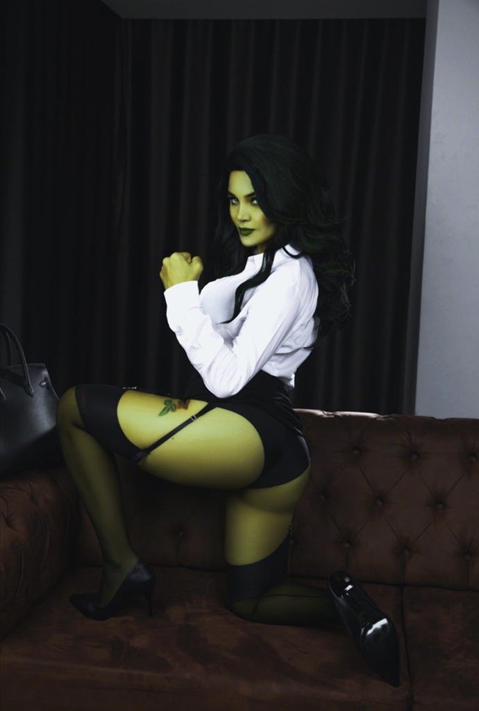 Kalinka Fox – She Hulk photo 1-12