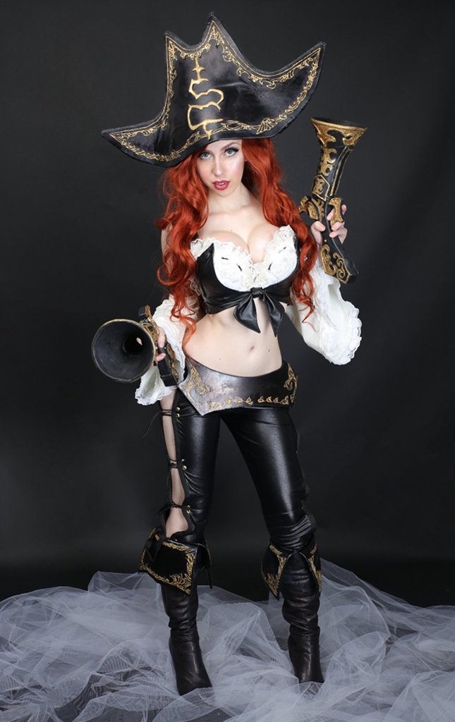 Lucy Lein – Miss Fortune photo 1-9