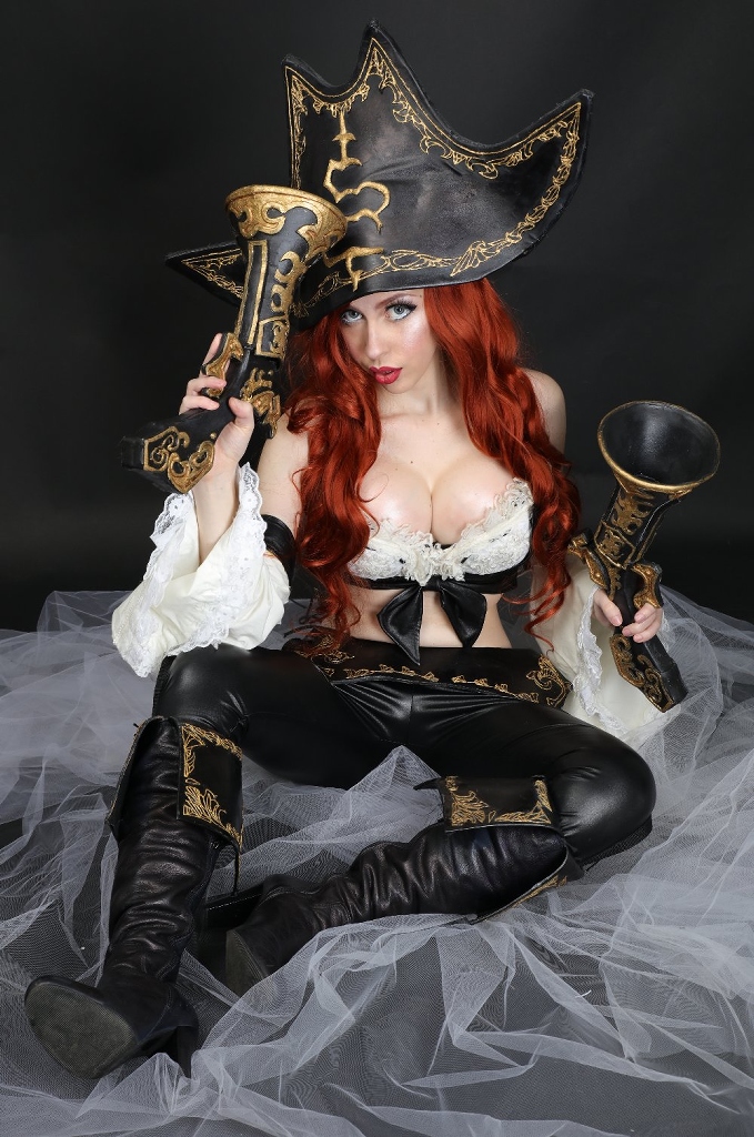 Lucy Lein – Miss Fortune photo 1-4