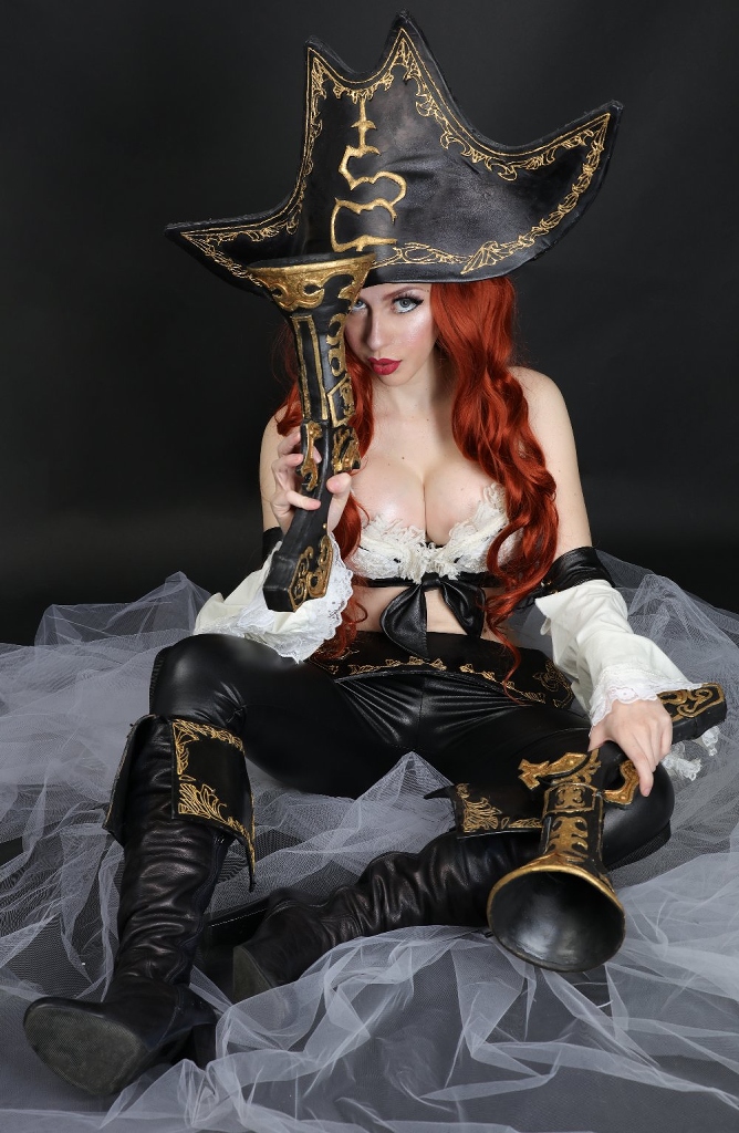 Lucy Lein – Miss Fortune photo 1-5