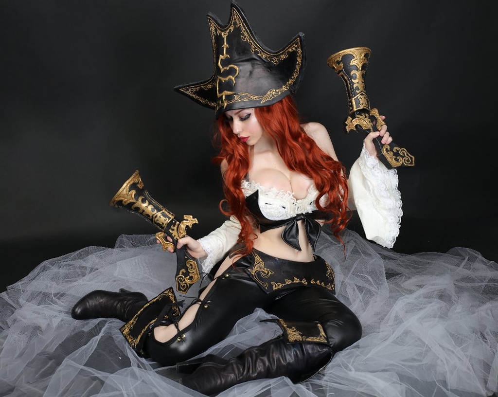 Lucy Lein – Miss Fortune photo 1-6