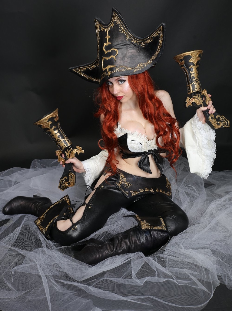 Lucy Lein – Miss Fortune photo 1-7