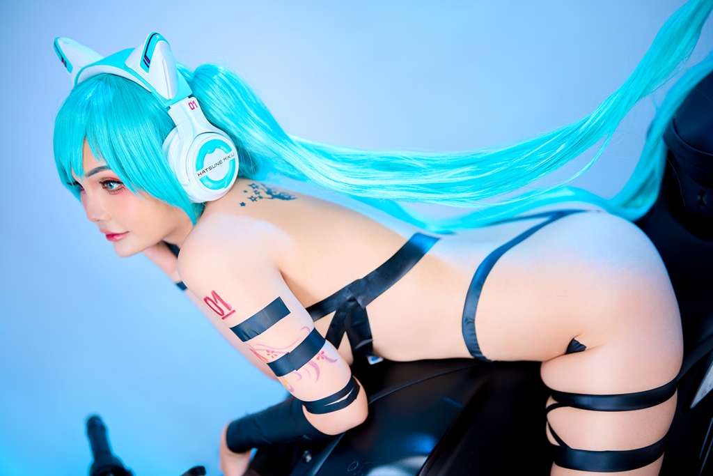 Joyce Lin2x – Hatsune Miku Black Tape photo 3-2