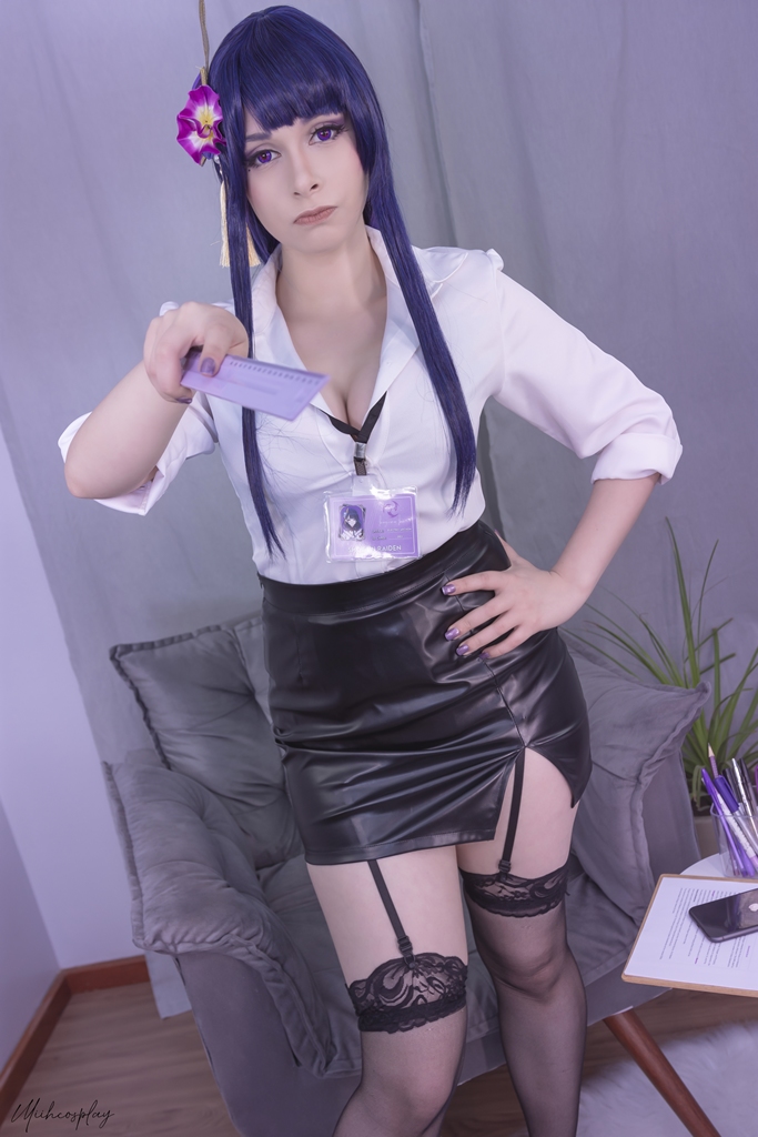 Miih Cosplay – Raiden Shogun Office Lady photo 2-3