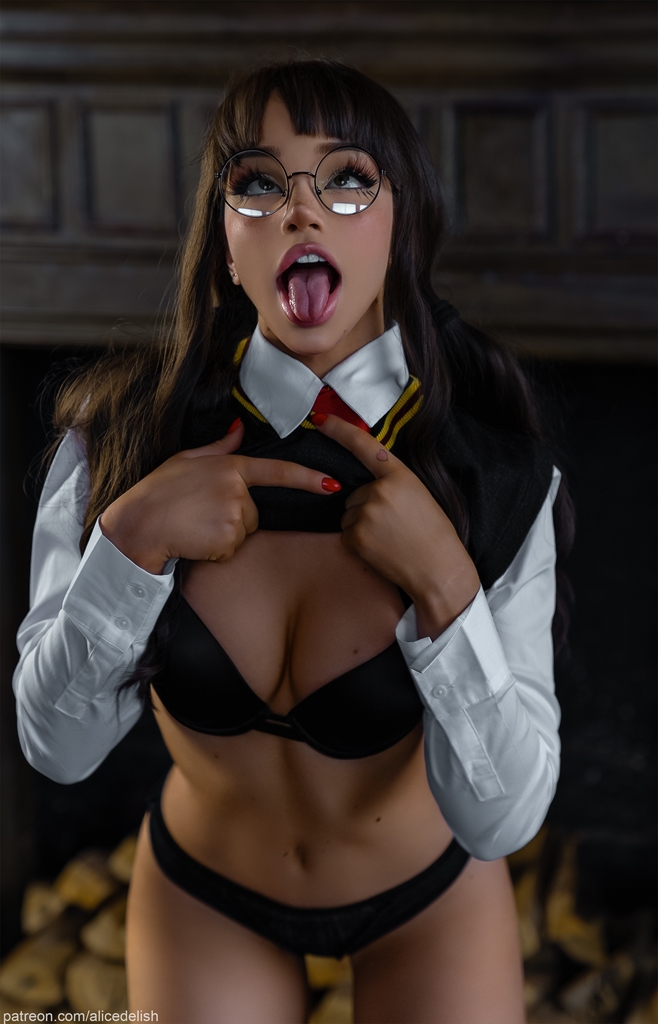 Alice Delish – Moaning Myrtle photo 1-2