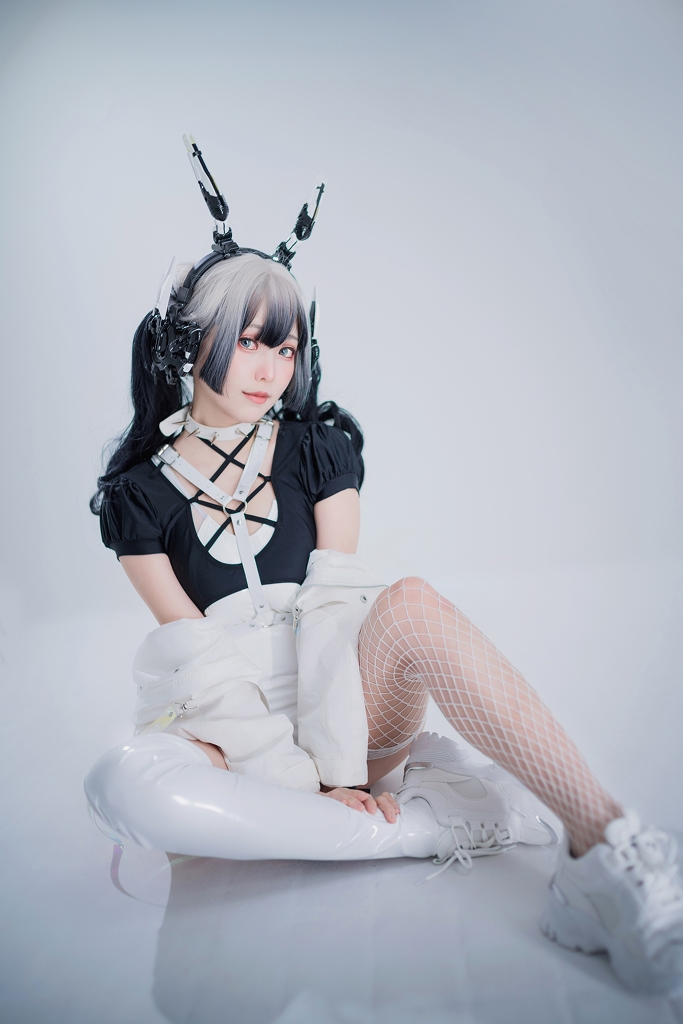 Ely – Cyber Girl Blanche photo 2-3