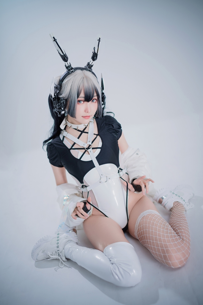 Ely – Cyber Girl Blanche photo 2-5