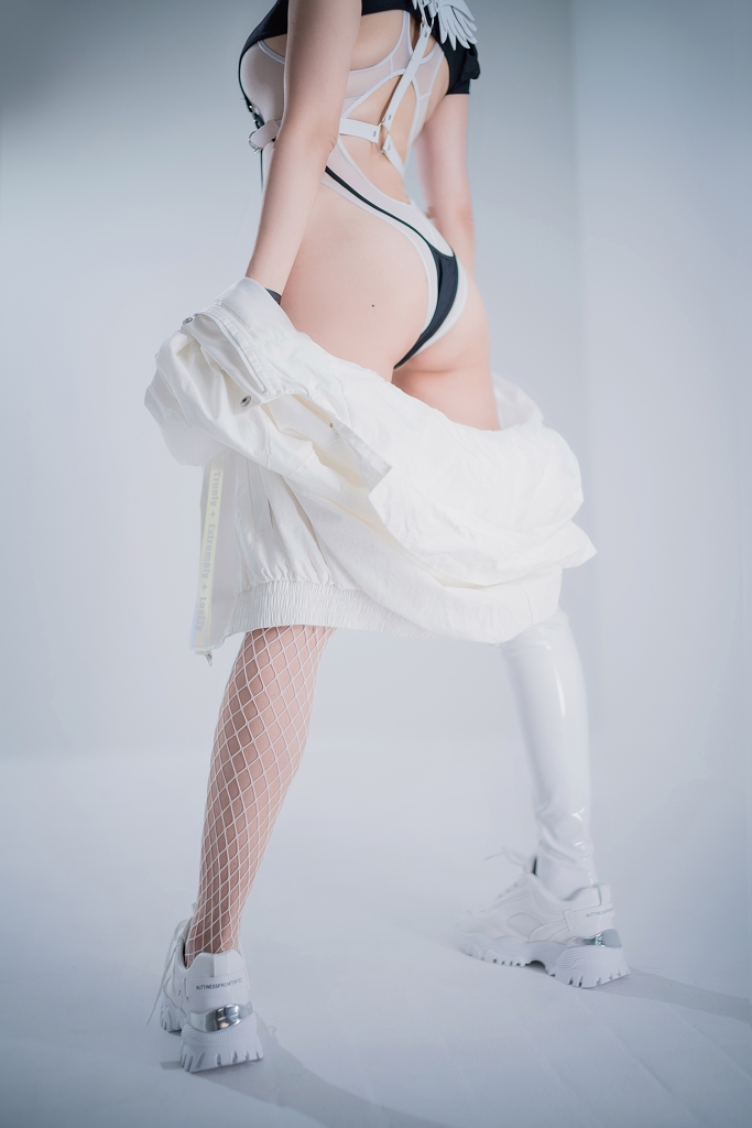 Ely – Cyber Girl Blanche photo 2-7