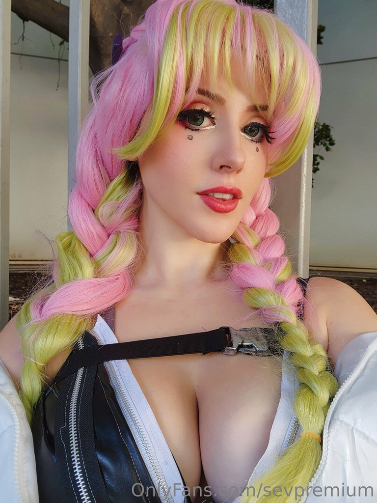 Seviria – Mitsuri Kanroji Sexy Cosplay