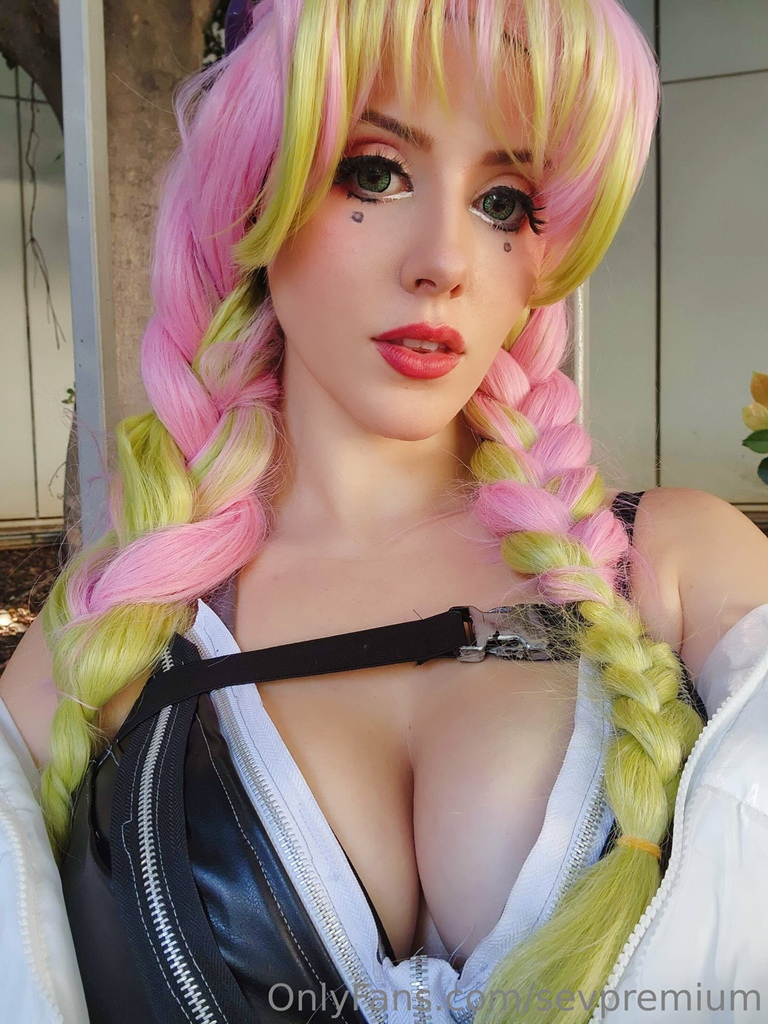 Seviria – Mitsuri Kanroji Sexy Cosplay