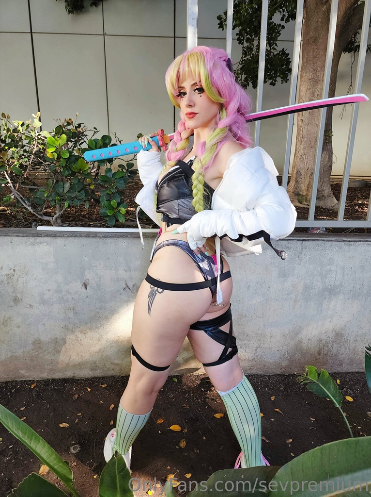 Seviria – Mitsuri Kanroji Sexy Cosplay