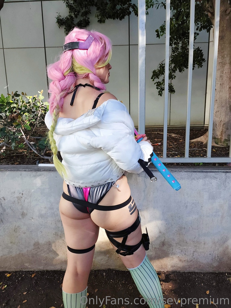 Seviria – Mitsuri Kanroji Sexy Cosplay