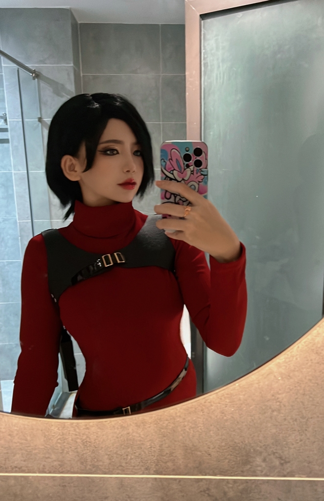 ZinieQ – Ada Wong Sexy Cosplay