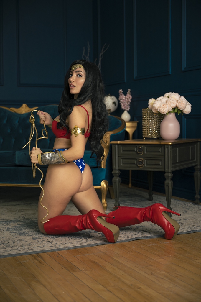 Lisa Mancini – Wonder Woman (mitaku.net) photo 1-16