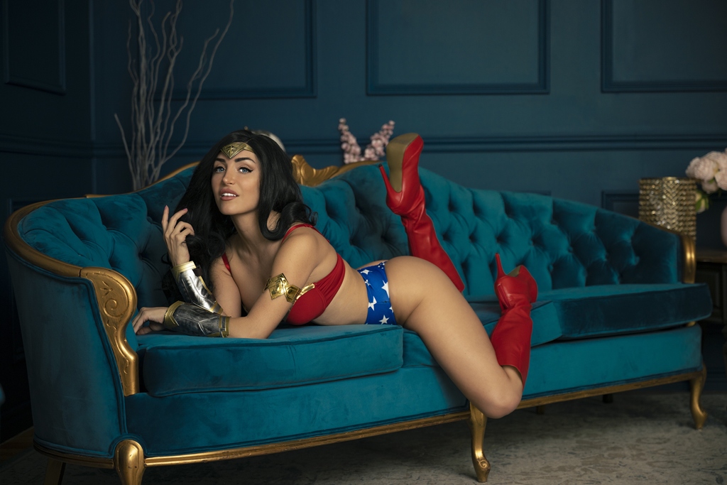 Lisa Mancini – Wonder Woman (mitaku.net) photo 1-18