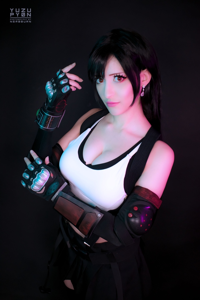 Yuzu Pyon – Tifa Sexy Cosplay