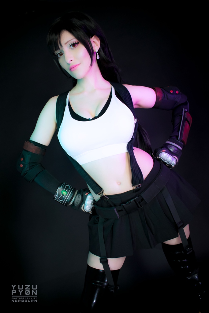 Yuzu Pyon – Tifa Sexy Cosplay