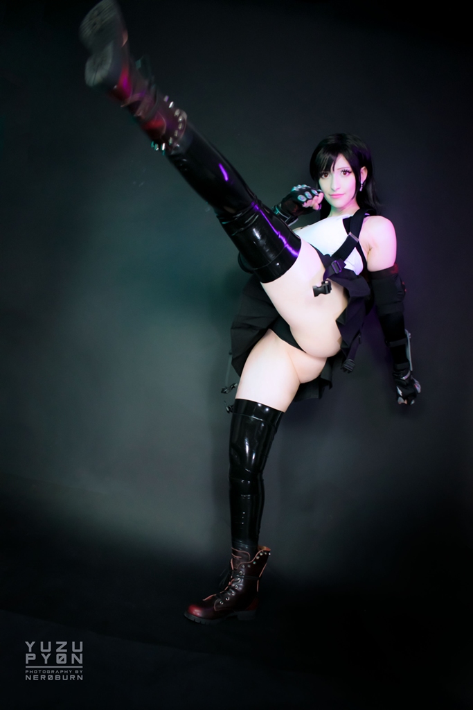 Yuzu Pyon – Tifa Sexy Cosplay