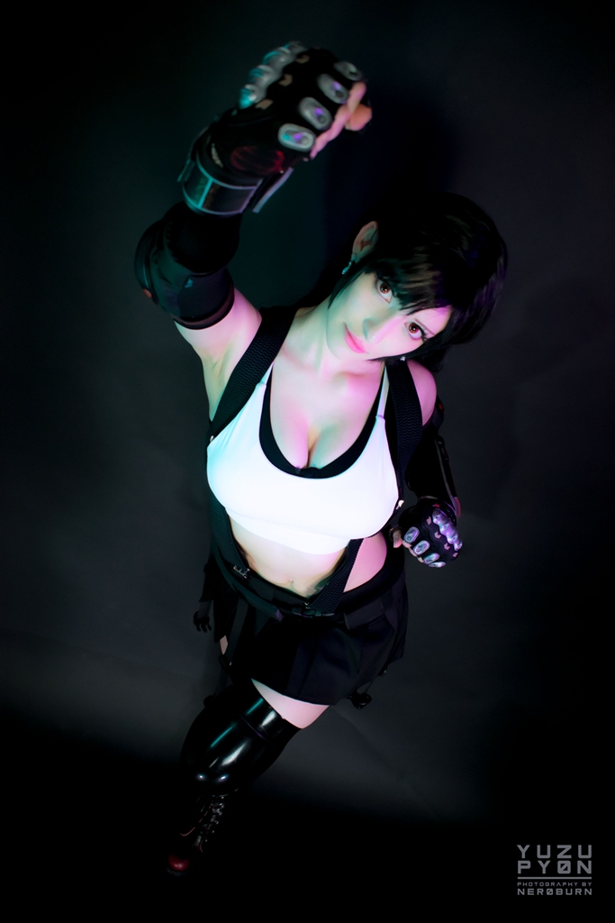 Yuzu Pyon – Tifa Sexy Cosplay