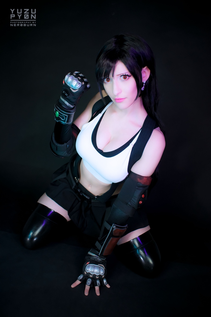 Yuzu Pyon – Tifa Sexy Cosplay