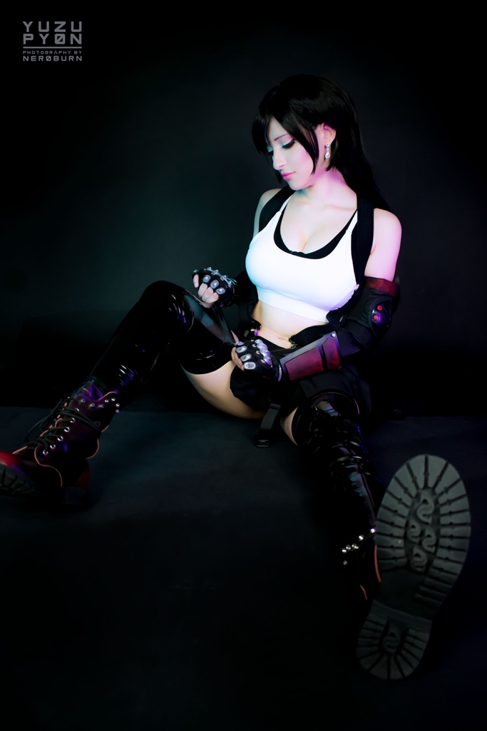 Yuzu Pyon – Tifa Sexy Cosplay