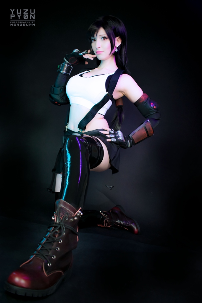 Yuzu Pyon – Tifa Sexy Cosplay