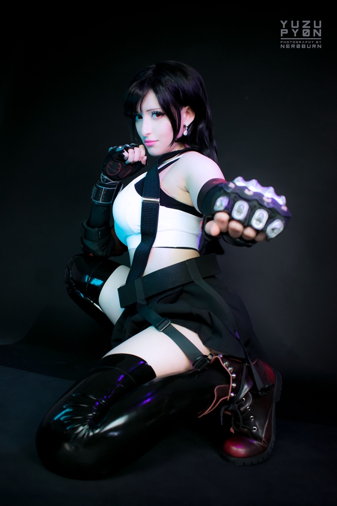 Yuzu Pyon – Tifa Sexy Cosplay