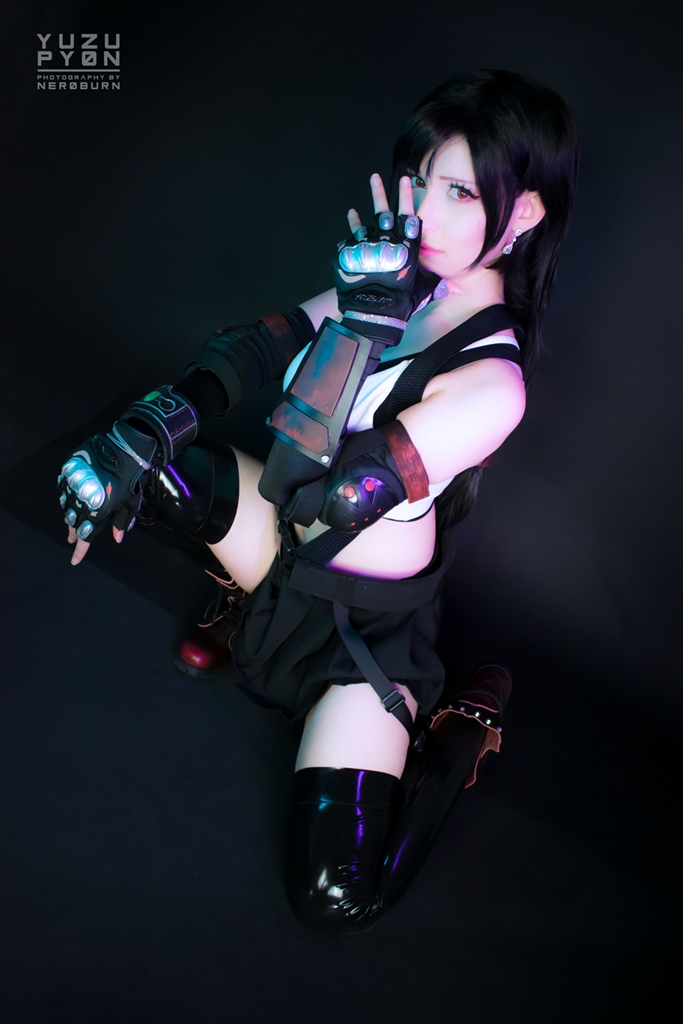 Yuzu Pyon – Tifa Sexy Cosplay